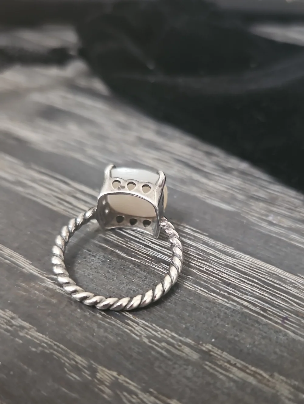 Pandora Sincerity Twisted Mother-of-Pearl Ring 8